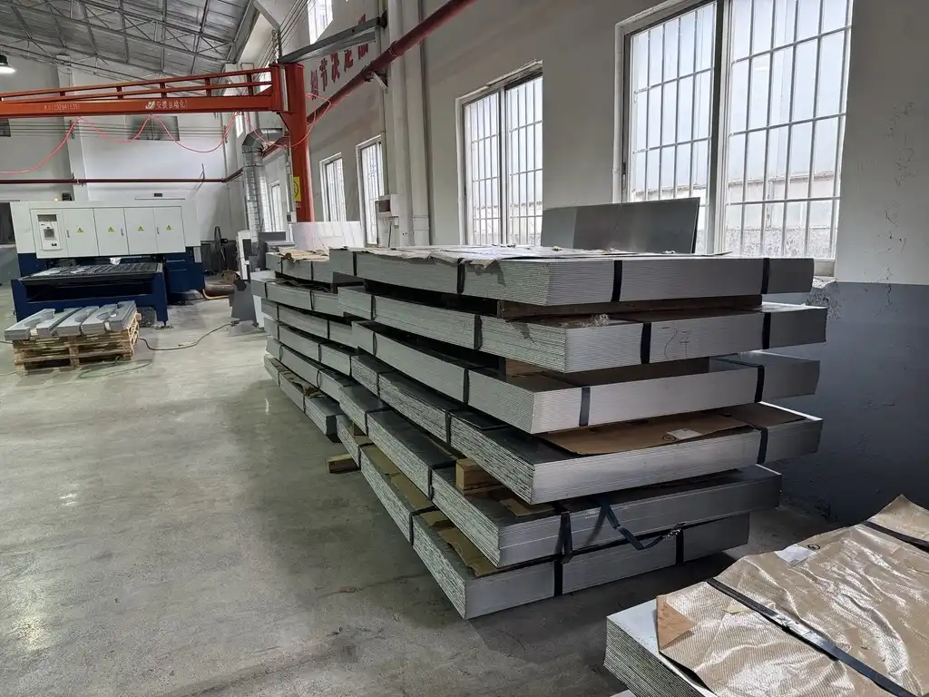 KASENDE Aluminum Pickup Canopy Manufacturer: Precision Production, OEM/ODM Customization, and Quality Control(Image1) KASENDE Aluminum Pickup Canopy Manufacturer: Precision Production, OEM/ODM Customization, and Quality Control(Image1)