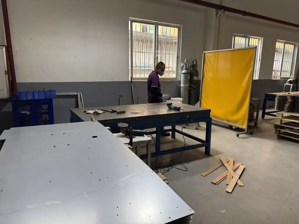 KASENDE Aluminum Pickup Canopy Manufacturer: Precision Production, OEM/ODM Customization, and Quality Control(Image2) KASENDE Aluminum Pickup Canopy Manufacturer: Precision Production, OEM/ODM Customization, and Quality Control(Image2)